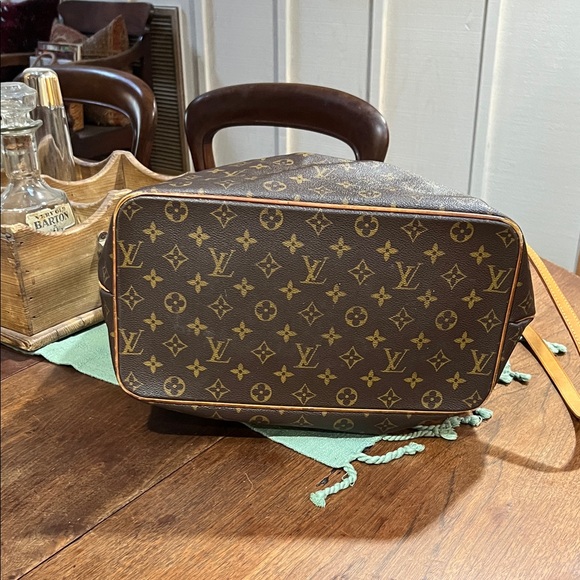 Louis Vuitton Palermo GM Tote with Strap - Picture 6 of 14